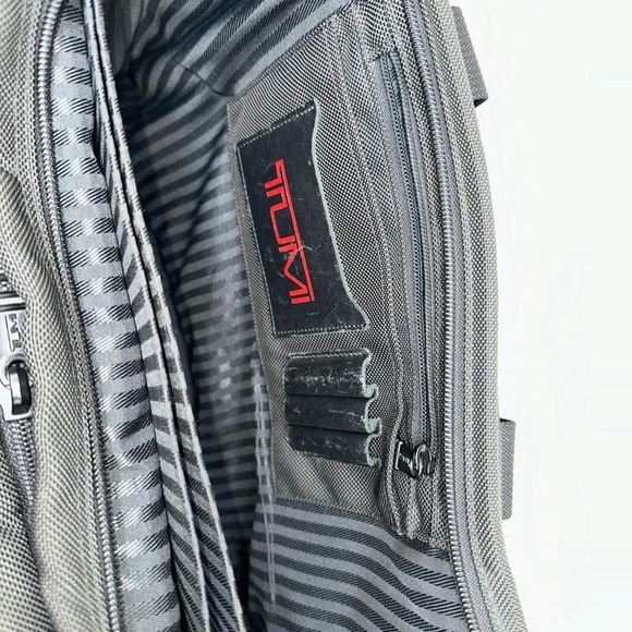 Tumi Alpha 26141D4 Black Expandable Laptop Briefcase Bag EUC - Picture 12 of 16